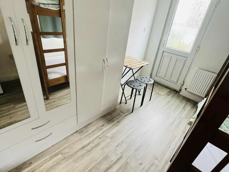 Double_bed_studio_in_Dublin7